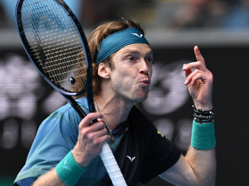 无可争议的 无可争议的